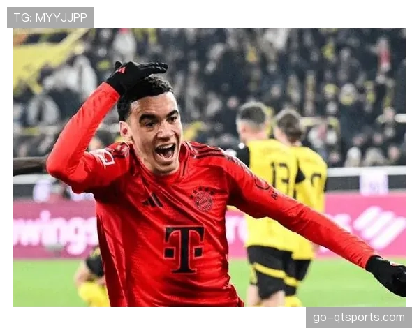 赛后更衣室通讯：拜仁晋级后，凯恩与穆夏拉探讨前场换位细节。