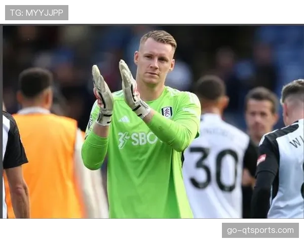 半场战报:富勒姆0-0曼联,主队门将莱诺多次化解对方压迫后形成的单刀